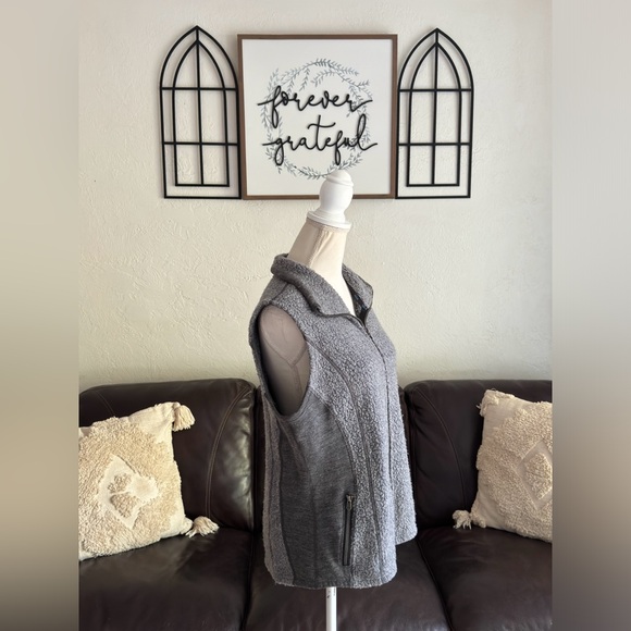 Kuhl Kozet Vest Wool Blend Fleece Full Zip Gray Two Tone Outdoor Size L Casual - Picture 10 of 11